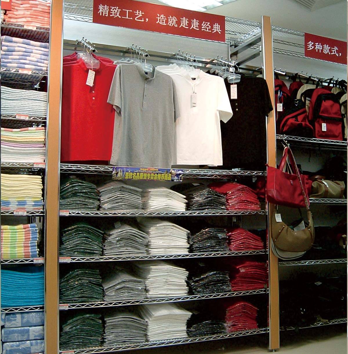 Clothing Display Wire Shelving Unit / Metal Rolling Clothes Rack