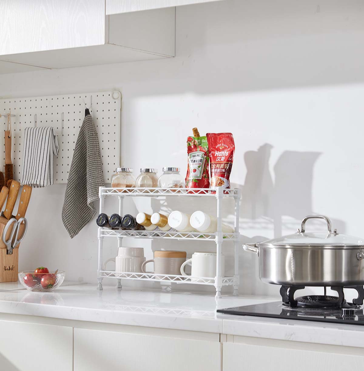 The quality of metal shelf installation.wire storage rack with drawers