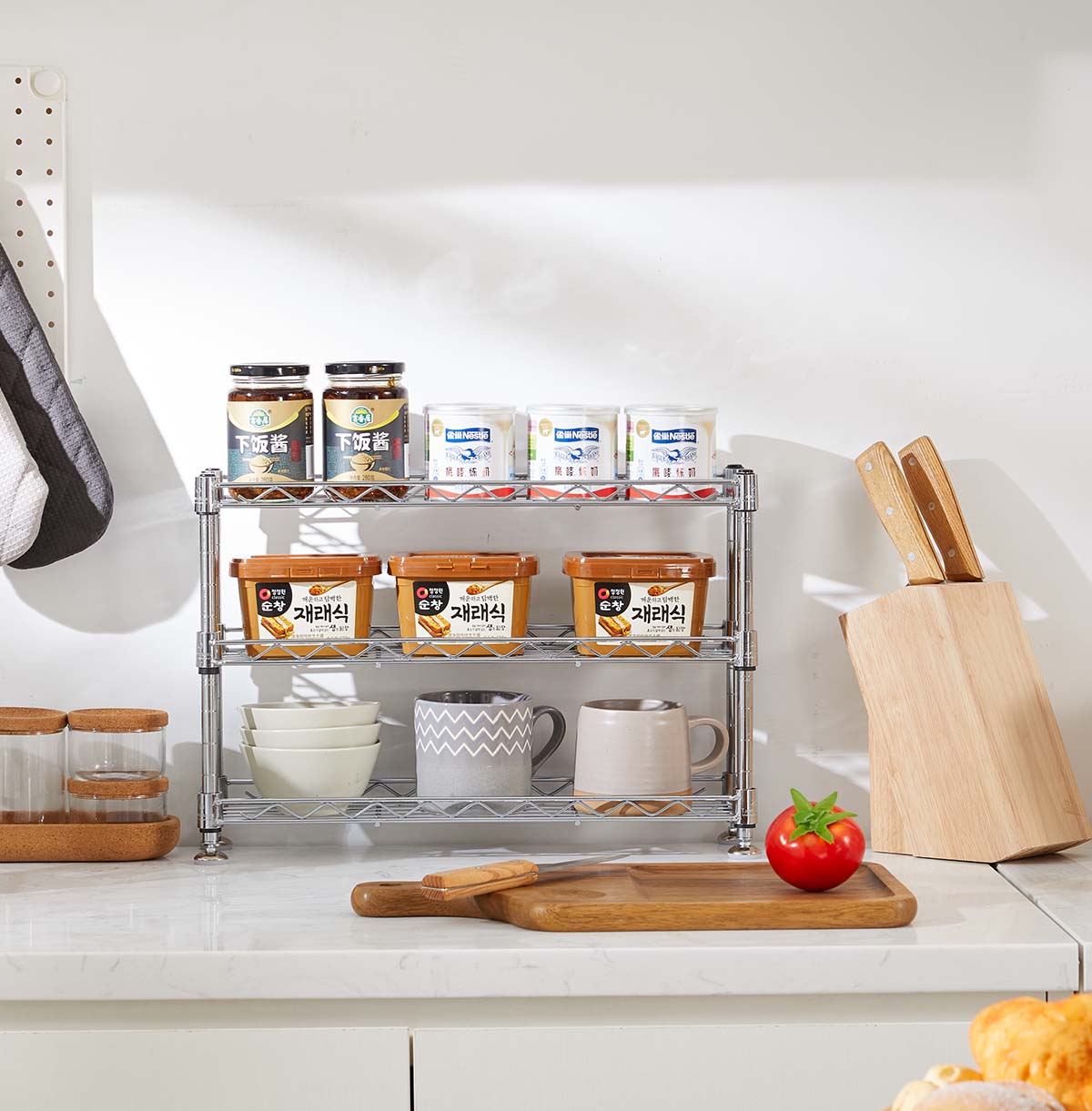 What are the advantages and characteristics of shelves?storage box shelving unit